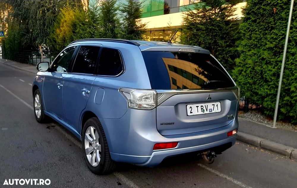 Mitsubishi Outlander 2.0 4WD - 8