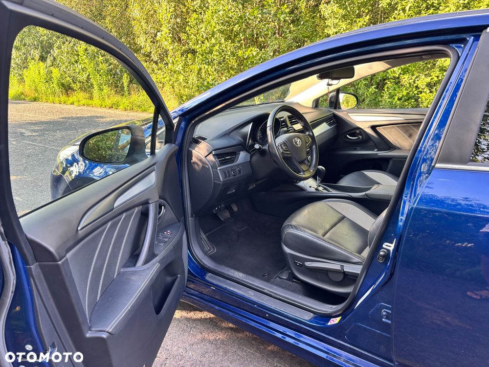 Toyota Avensis 1.8 Selection MS - 12
