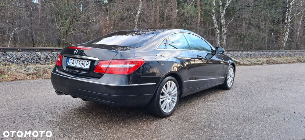 Mercedes-Benz Klasa E 250 CGI Coupe BlueEFFICIENCY Automatik Avantgarde - 3