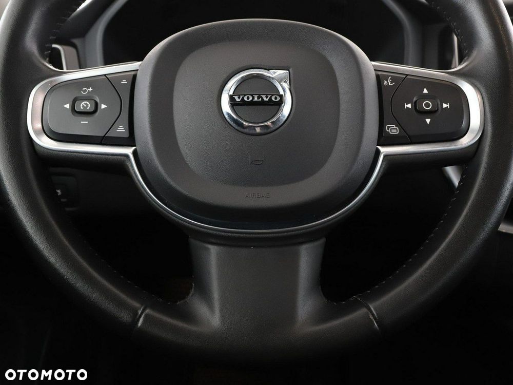 Volvo XC 60 B4 D AWD Momentum - 22