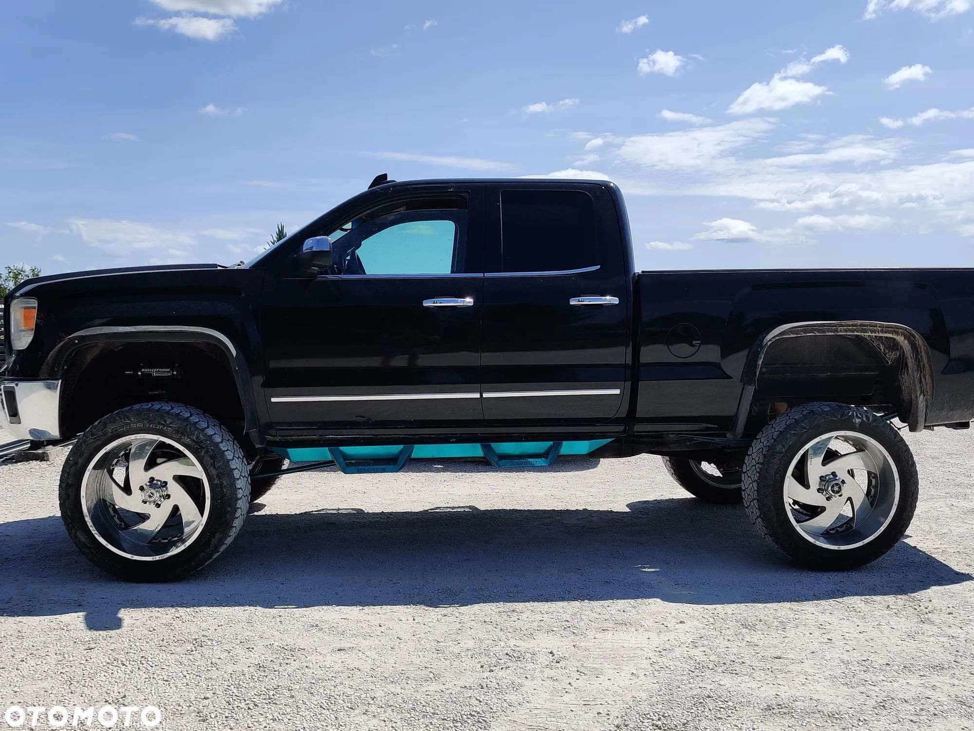 GMC Sierra - 1