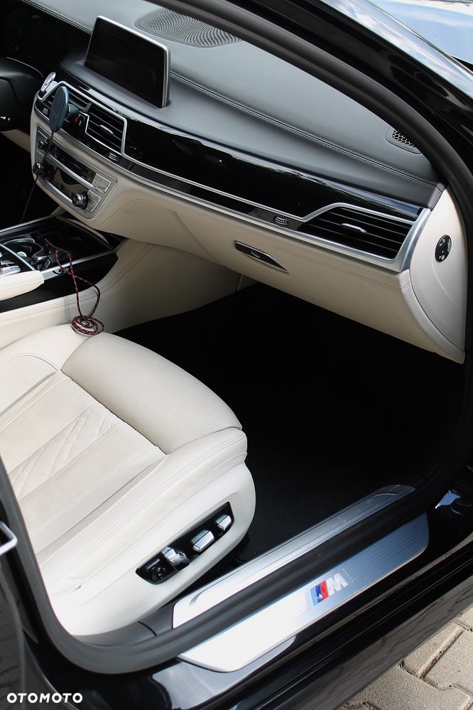 BMW Seria 7 750i xDrive - 21