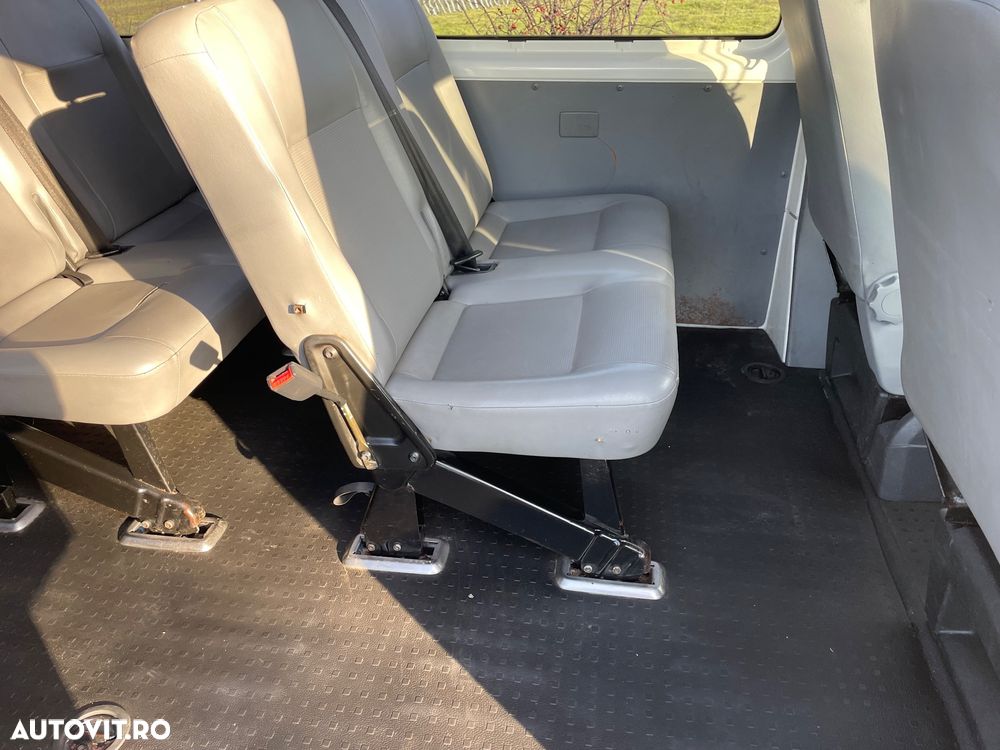 Volkswagen Transporter Caravelle Lung (7 loc) - 14