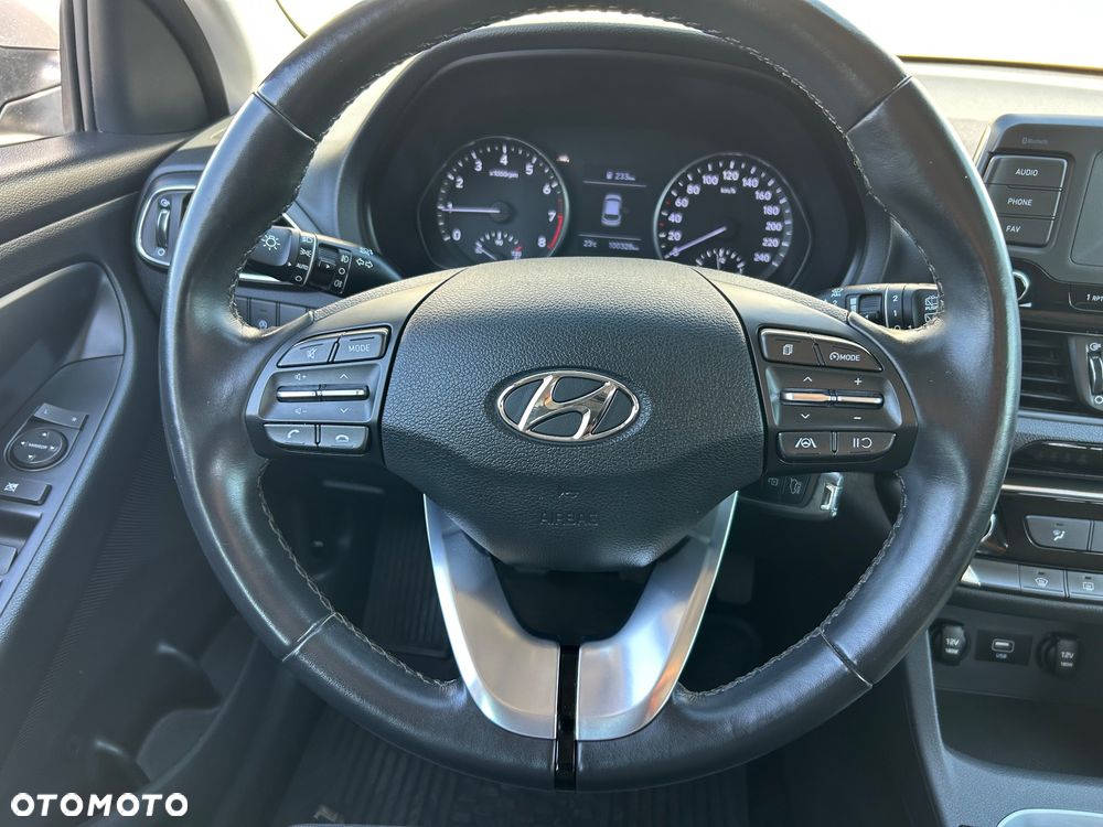 Hyundai i30 1.5 DPI Classic + - 11