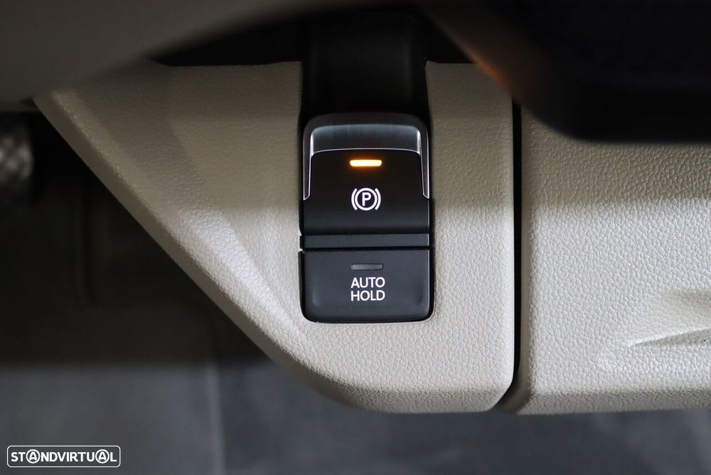 VW Multivan 2.0 TDI Life DSG - 32