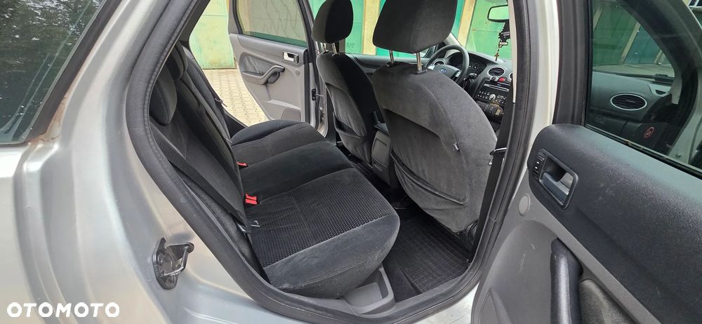 Ford Focus 2.0 TDCi Ghia - 10