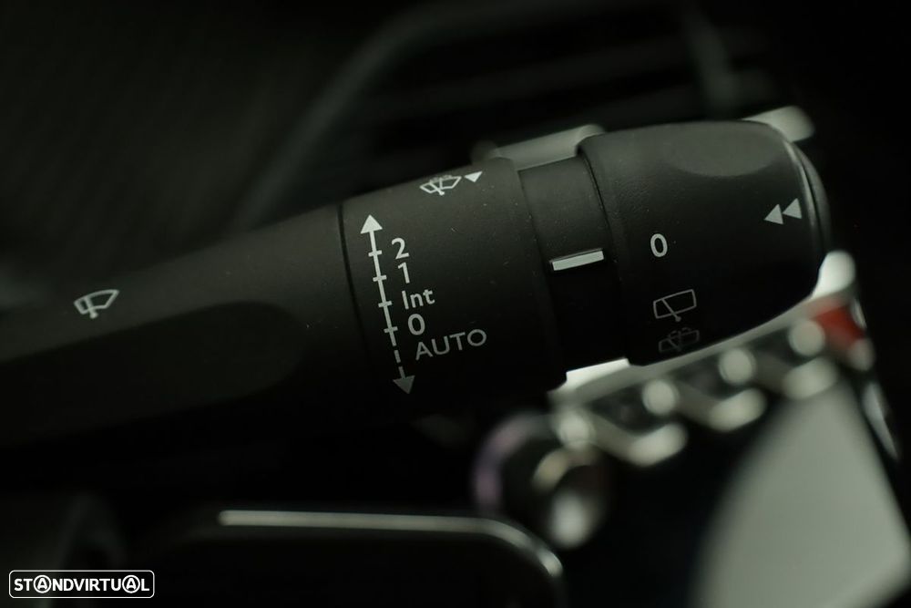 Peugeot 2008 1.2 PureTech Allure - 18