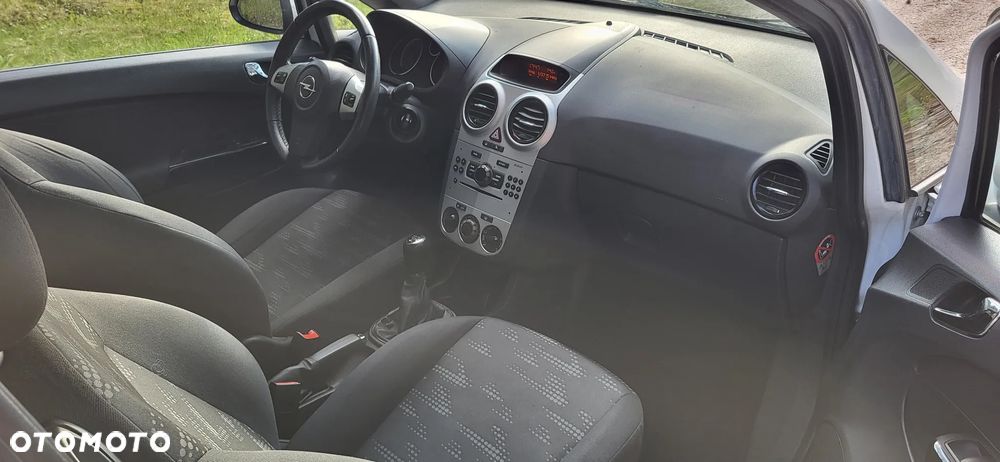 Opel Corsa 1.4 16V Satellite - 10