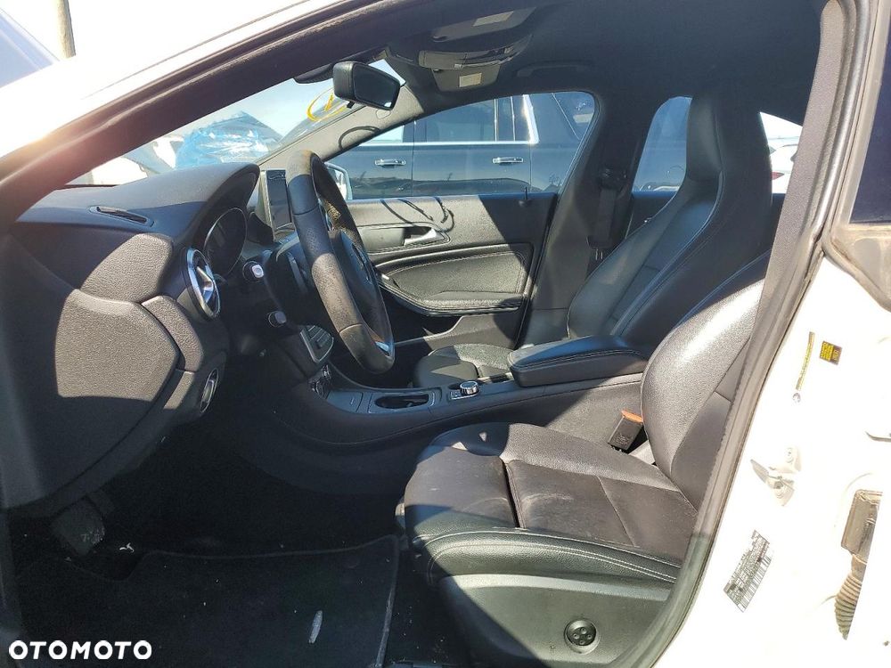 Mercedes-Benz CLA 250 4Matic 7G-DCT - 8