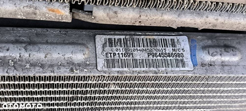 PAS PRZEDNI CHŁODNICE PEUGEOT 407 - 6