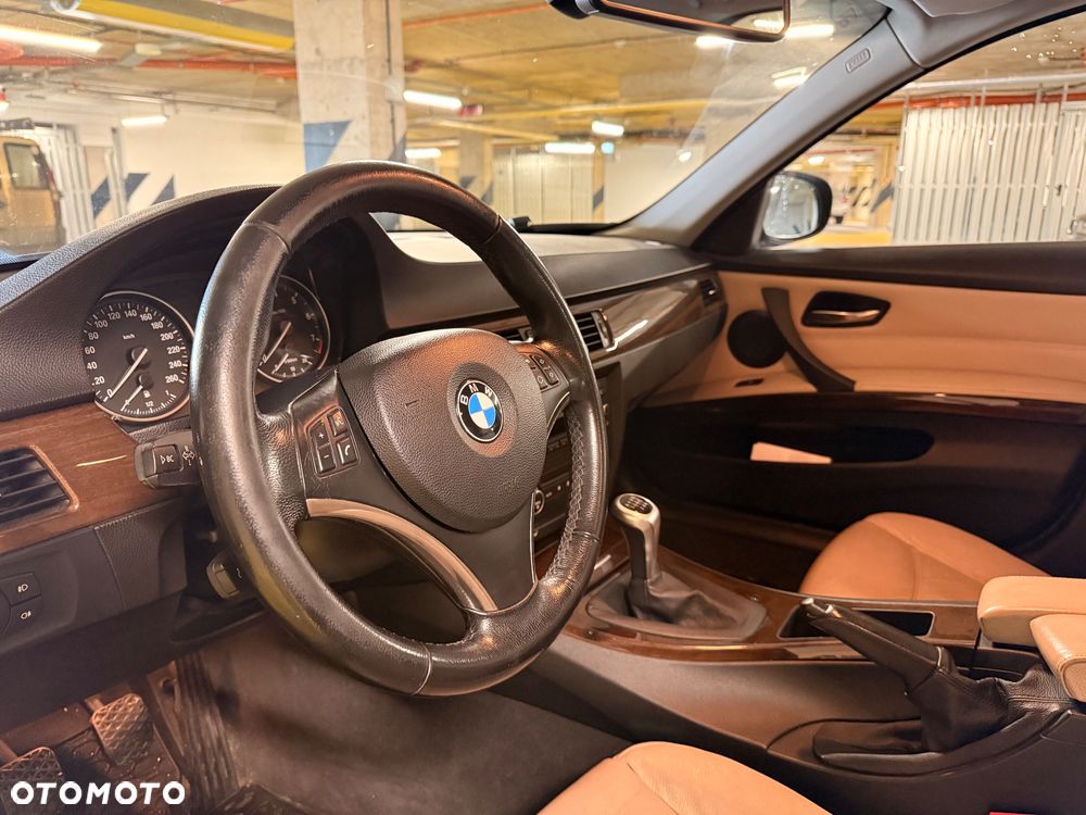BMW Seria 3 325i - 14