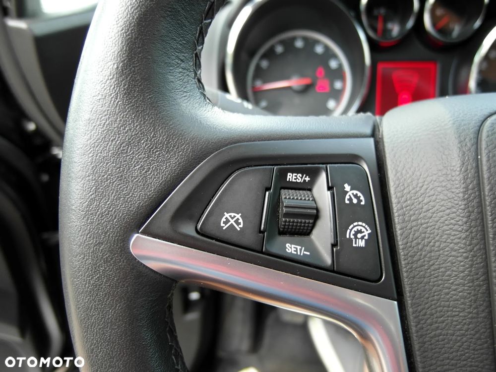 Opel Astra 1.4 Turbo 150 Jahre - 24