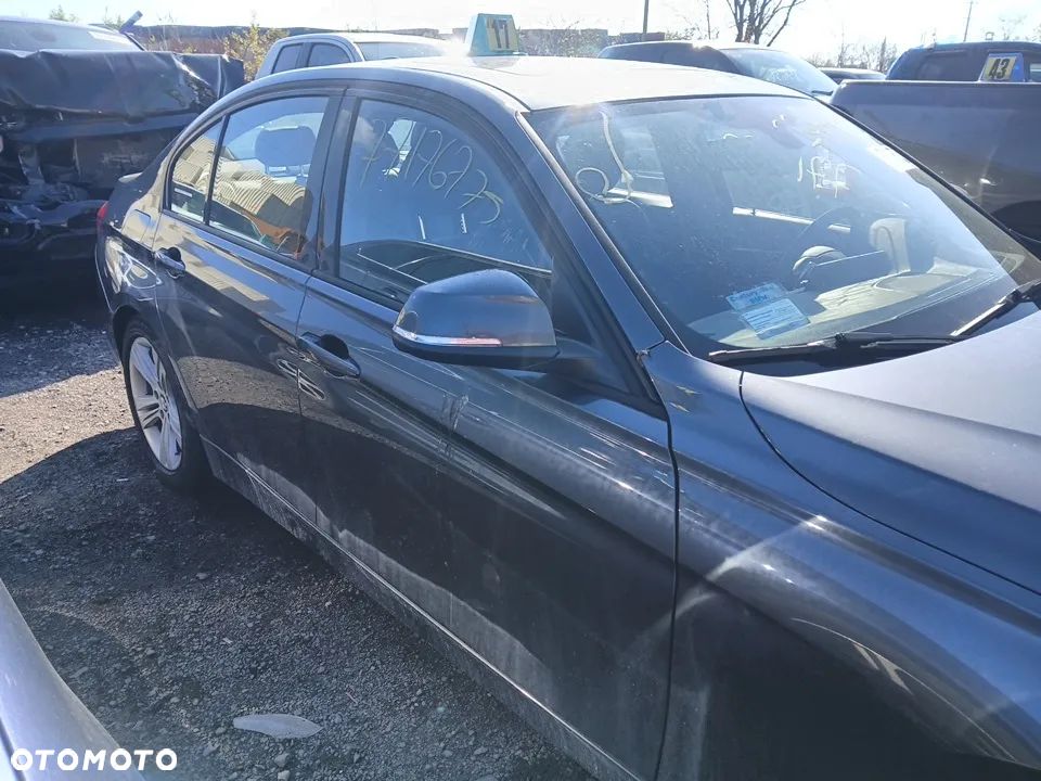 BMW Seria 3 328i xDrive - 14