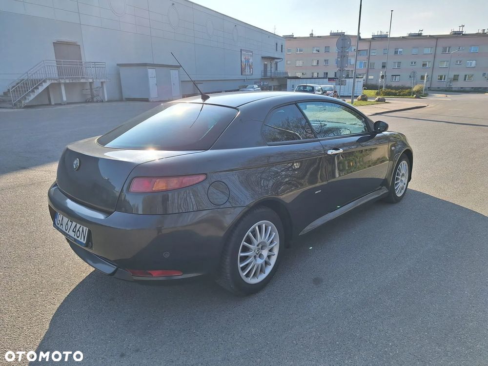 Alfa Romeo GT 1.9JTD 16V Distinctive - 14