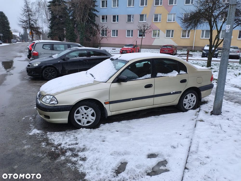 Toyota Avensis 1.6 VVT-i Terra - 4