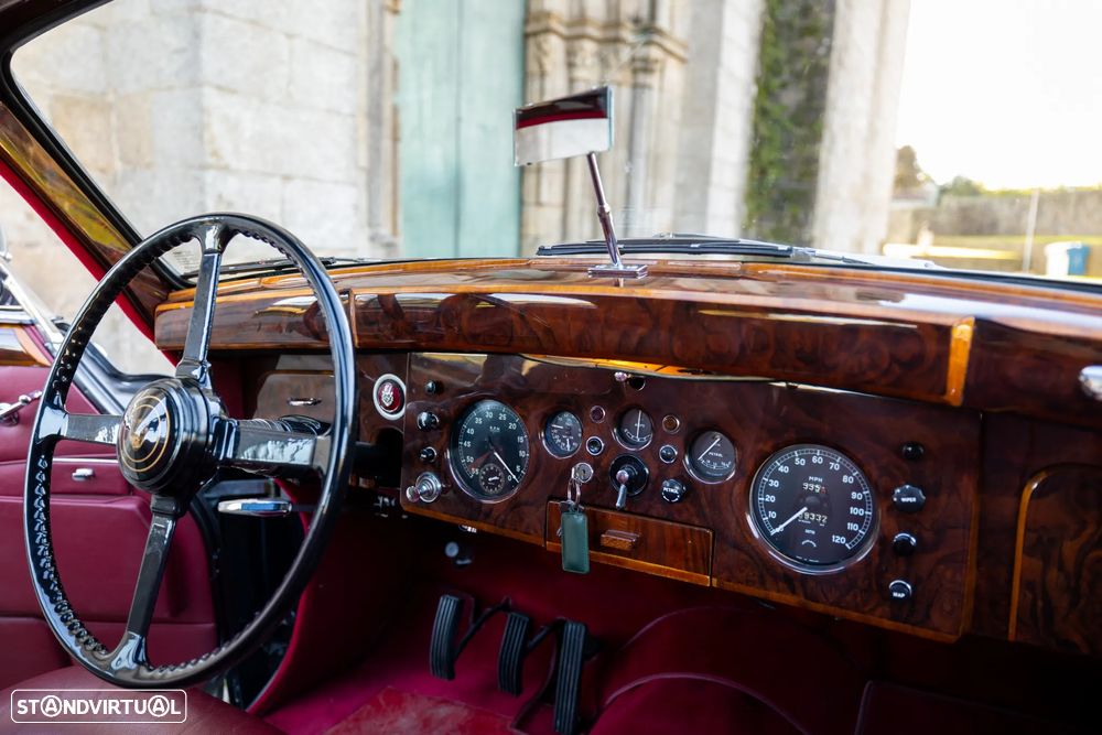 Jaguar MK IX - 15