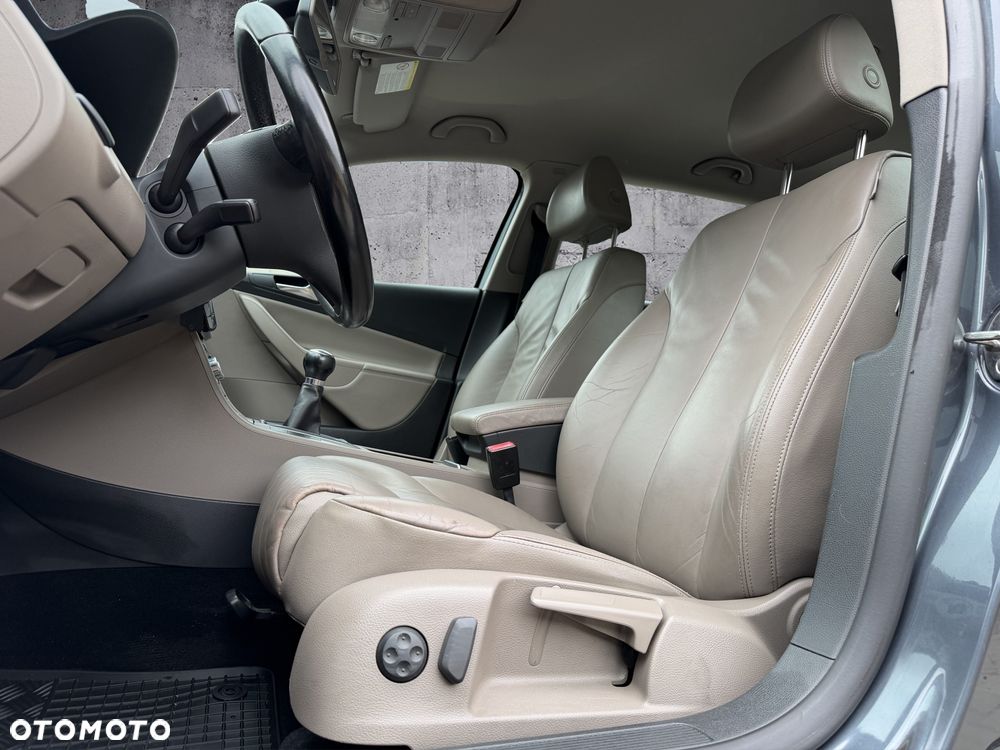Volkswagen Passat Variant 1.8 TSI Highline - 11