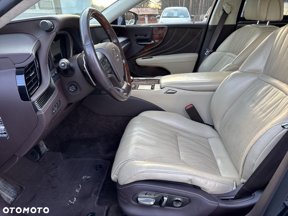 Lexus LS - 10