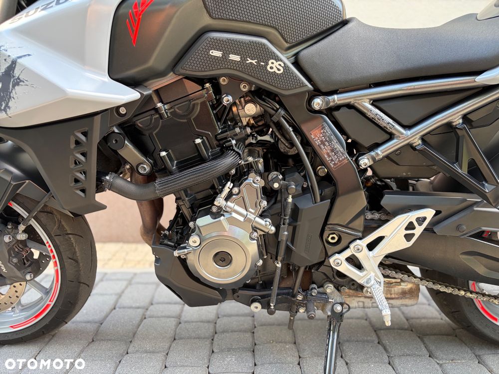 Suzuki GSX - 10