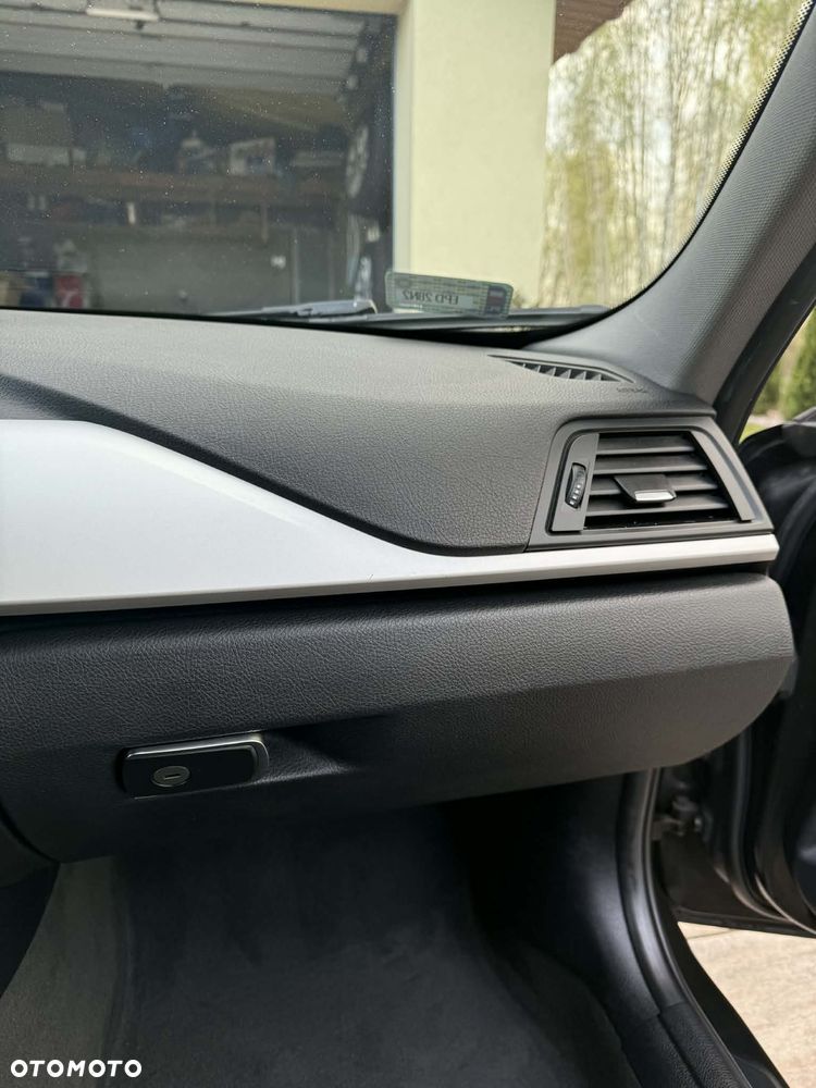 BMW Seria 3 318d - 4