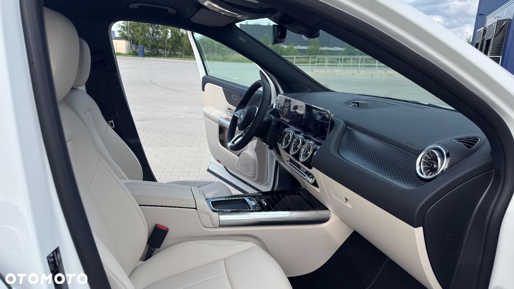 Mercedes-Benz EQA - 15