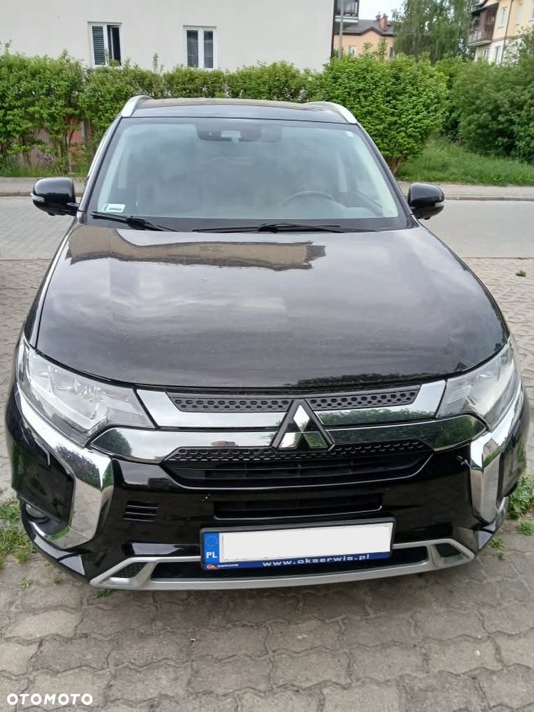 Mitsubishi Outlander - 2