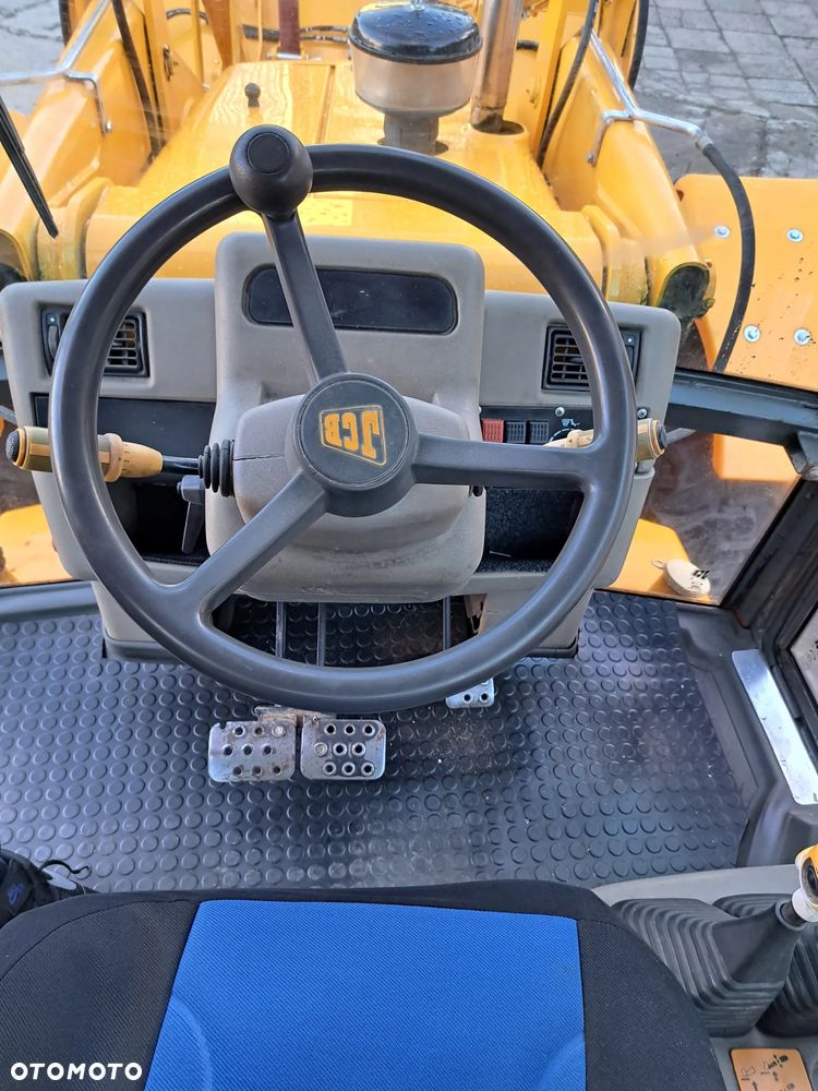 JCB 4CX - 8