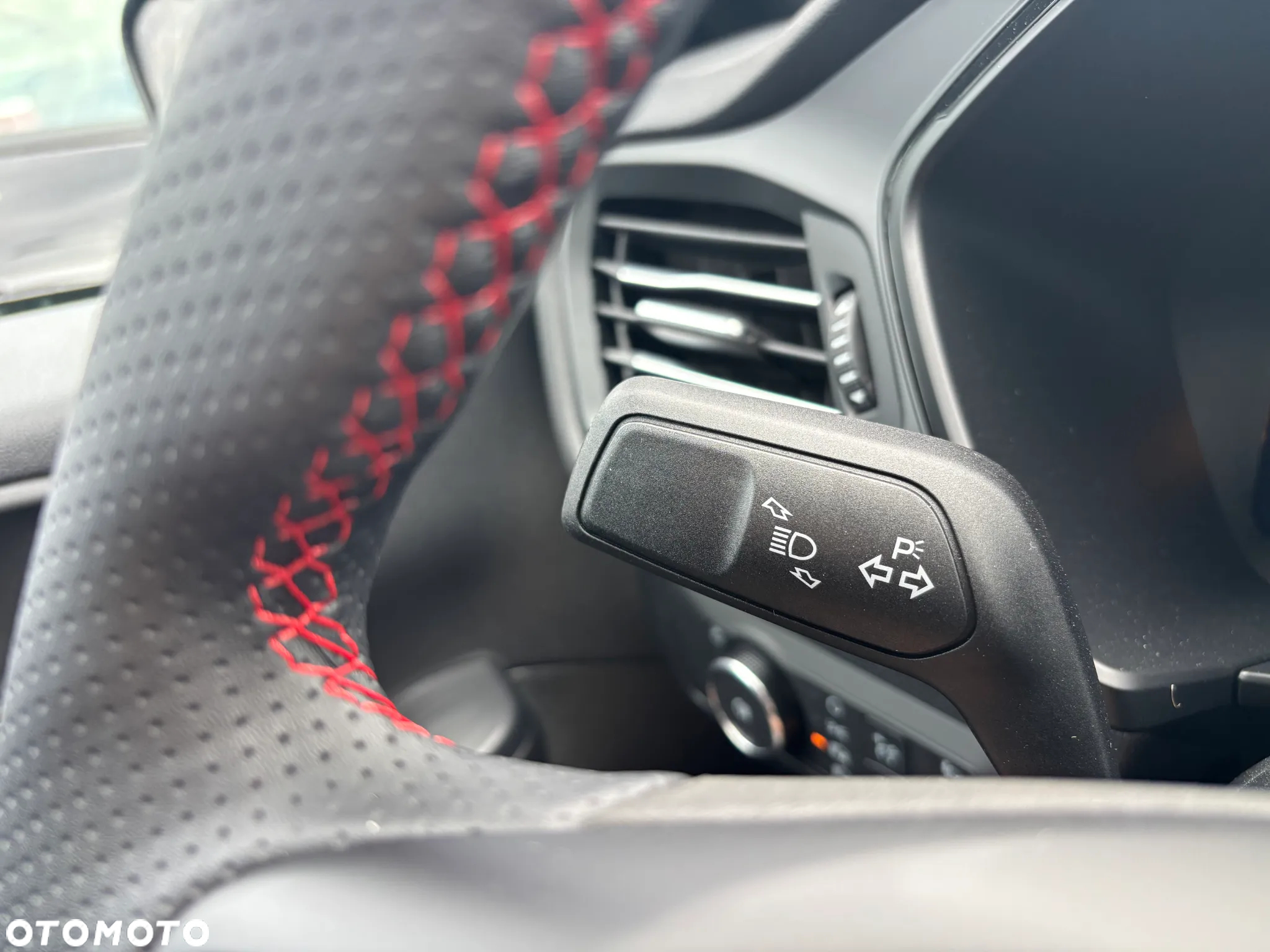 Ford Kuga 1.5 EcoBoost FWD ST-Line - 28