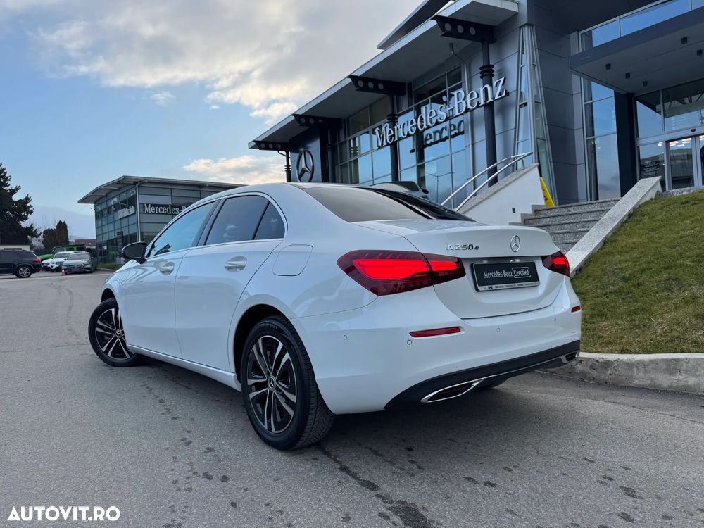 Mercedes-Benz A 250 e Sedan 8G-DCT Lim. Progressive Advanced - 4