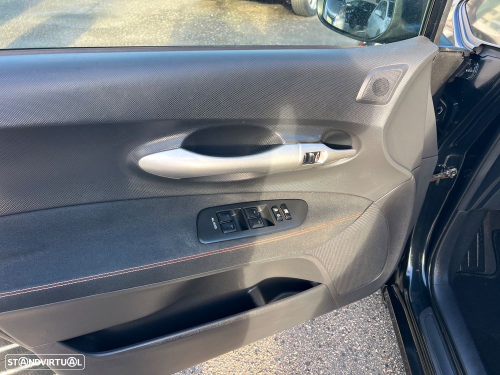 Toyota Auris 1.4 D-4D Exclusive +P.Sport+VSC - 29