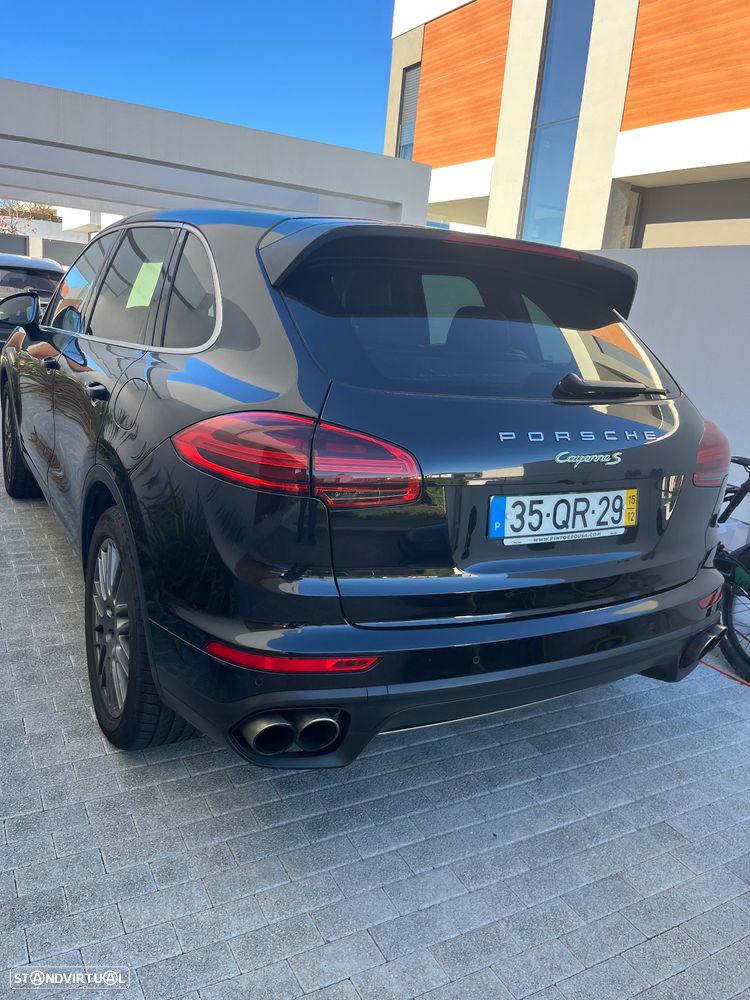 Porsche Cayenne S Hybrid - 1