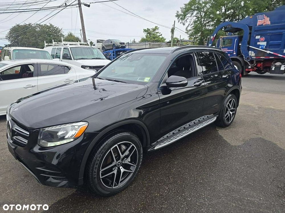 Mercedes-Benz GLC 300 4Matic 9G-TRONIC AMG Line - 1