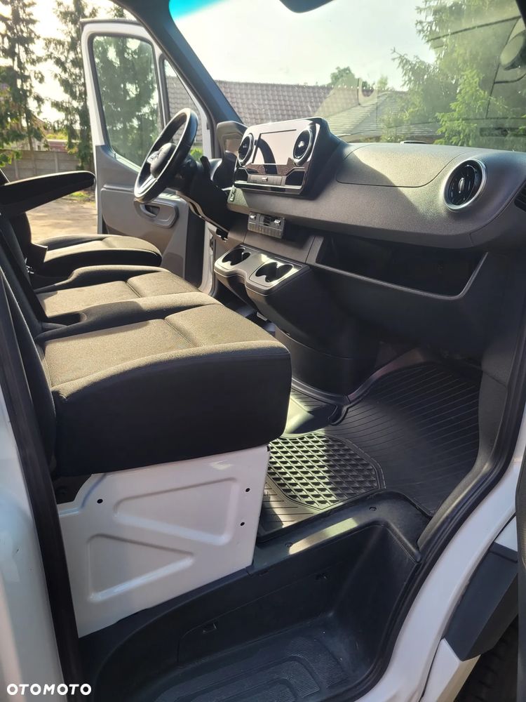 Mercedes-Benz Sprinter 319 - 17