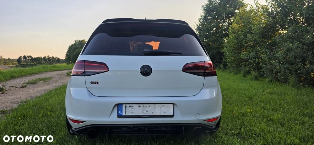 Volkswagen Golf - 4