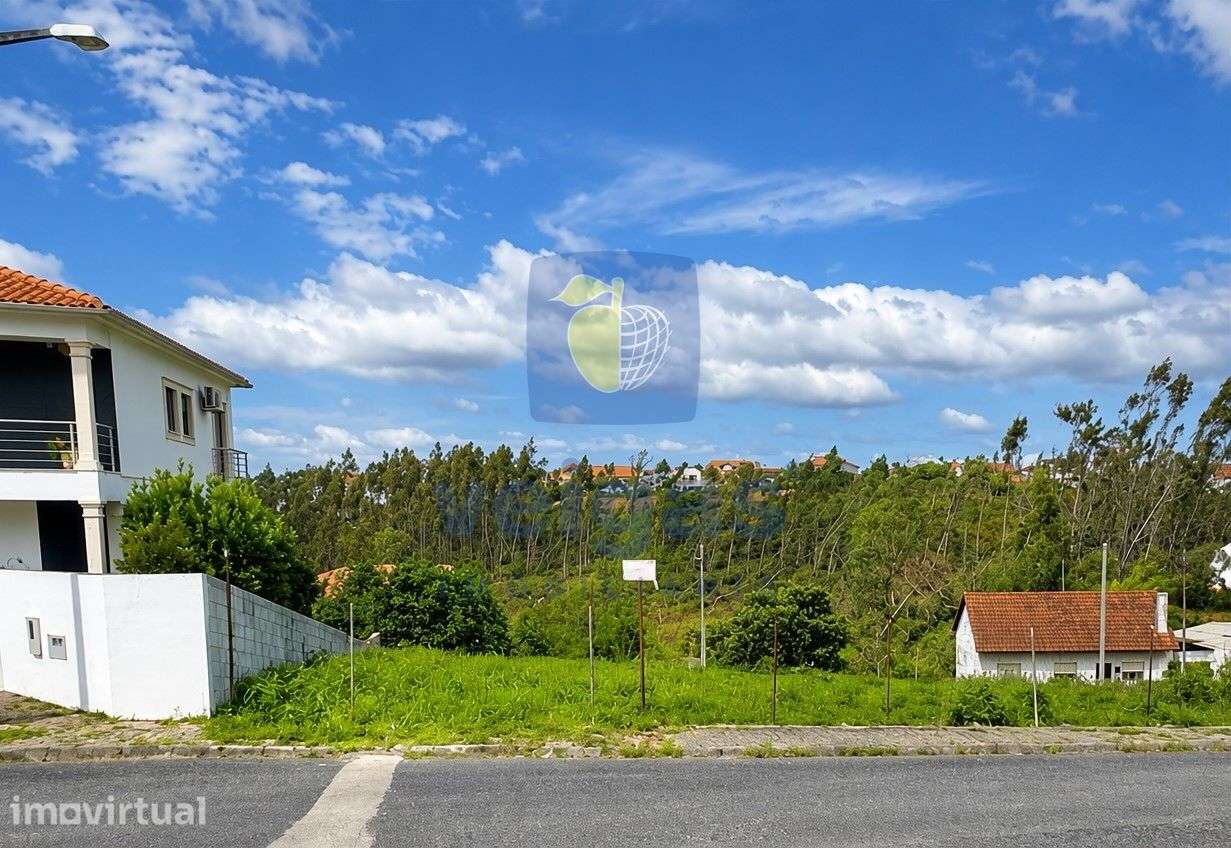 Lote com 620 m² para moradia de 2 pisos e cave com 425m² em Pousos, Le - Grande imagem: 2/13