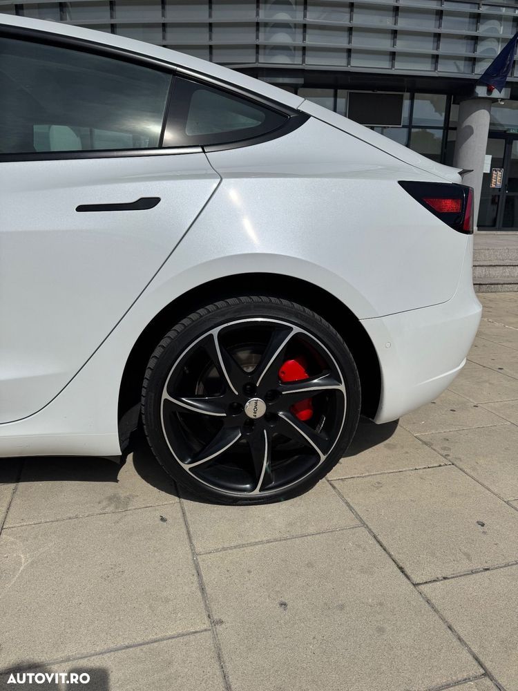 Tesla Model 3 - 5