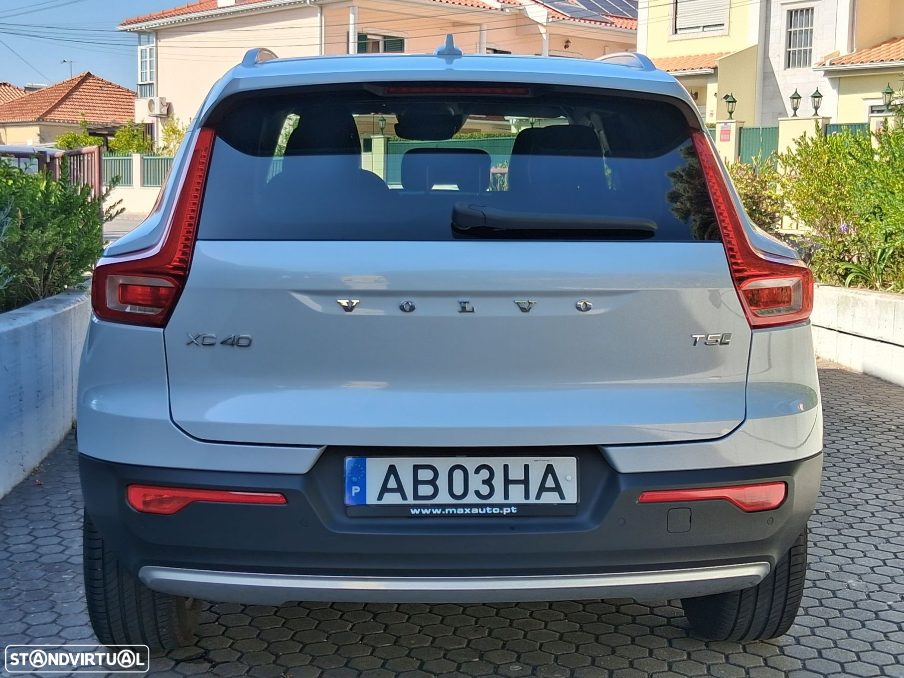 Volvo XC 40 1.5 T5 PHEV Momentum Plus - 24