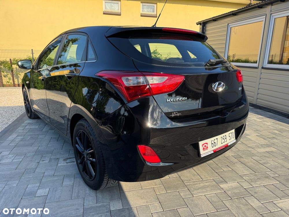 Hyundai i30 blue 1.4 Trend - 8