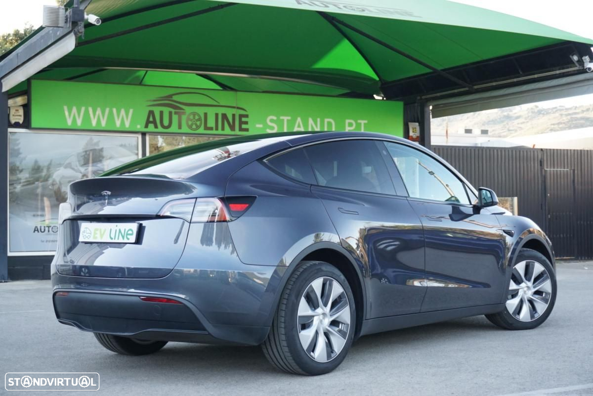 Tesla Model Y - 34