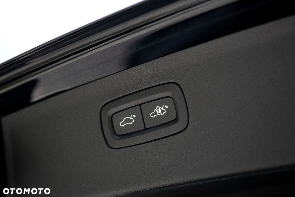 Volvo XC 90 - 9