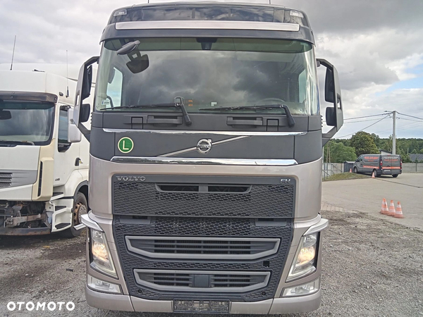 VOLVO FH4 - KABINA KOMPLETNA GLOBETROTTER