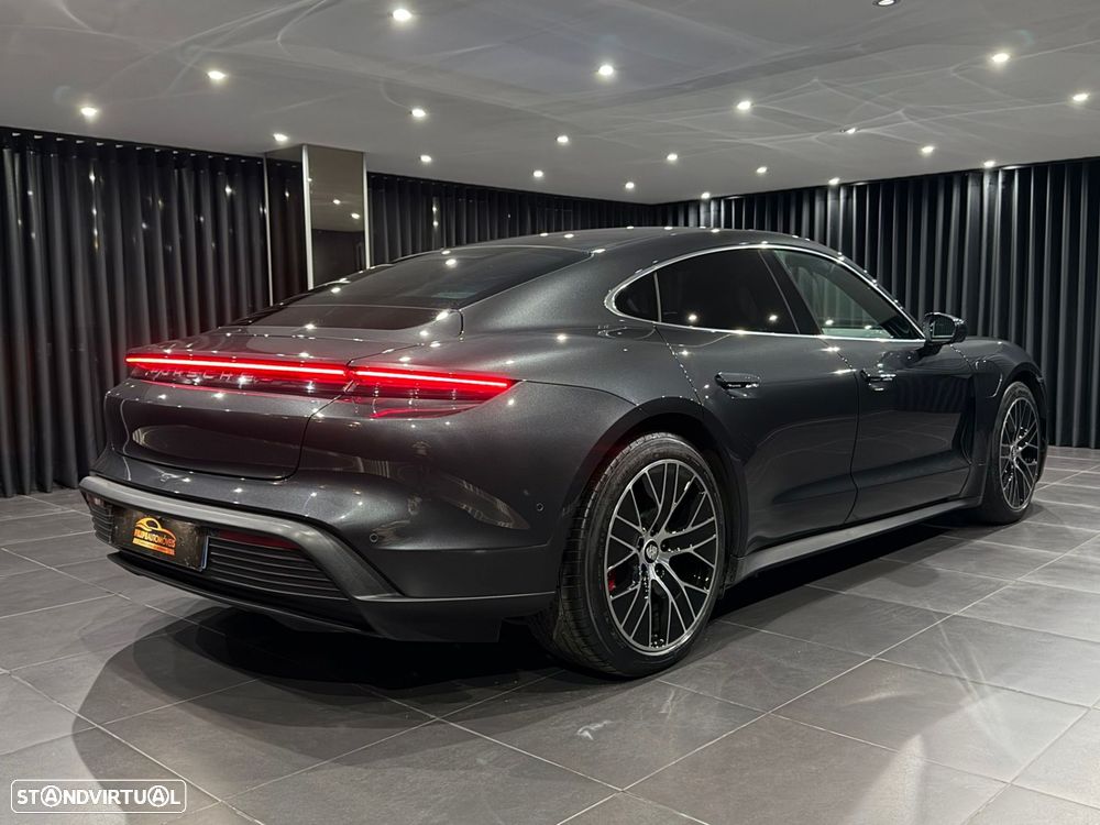 Porsche Taycan 4 - 8