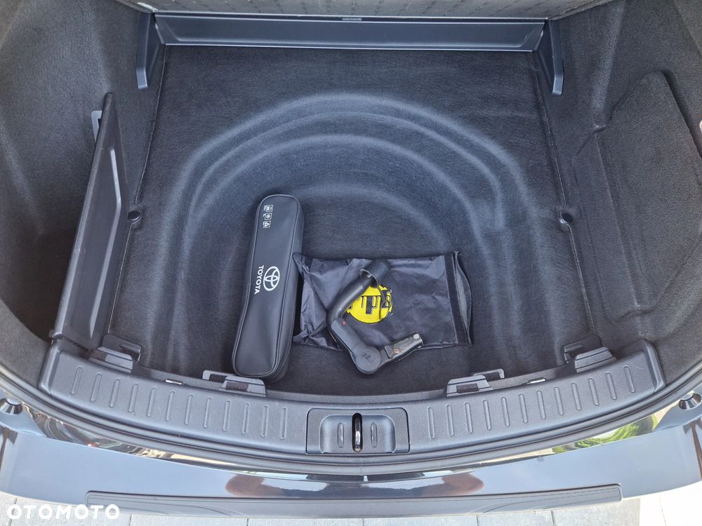 Toyota Corolla 2.0 Hybrid Executive - 23