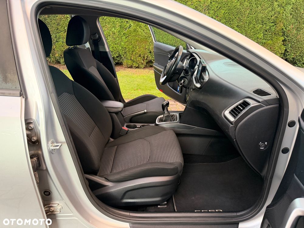 Kia Ceed 1.4 L Business Line Plus - 28