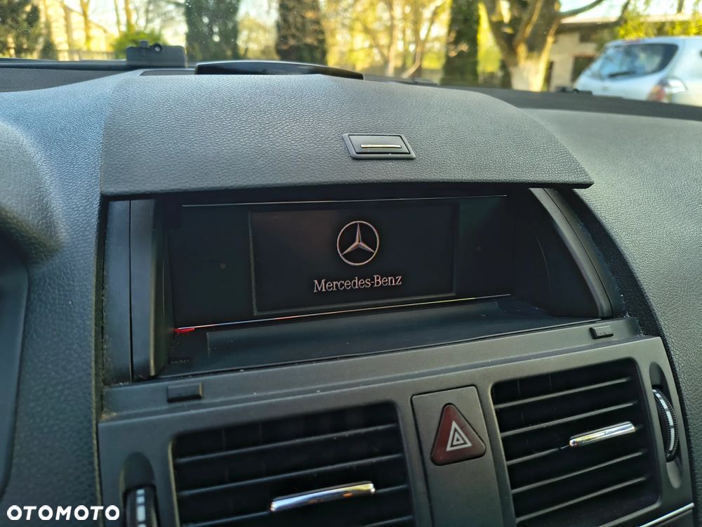 Mercedes-Benz Klasa C 220 CDI DPF (BlueEFFICIENCY) Avantgarde - 12