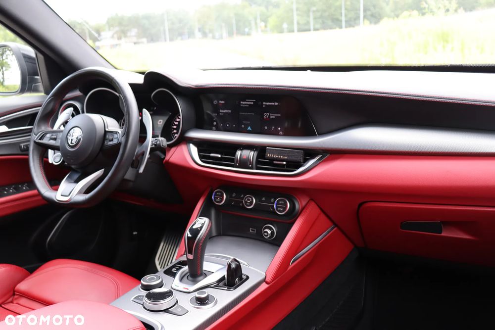 Alfa Romeo Stelvio 2.0 Turbo Veloce Q4 - 13
