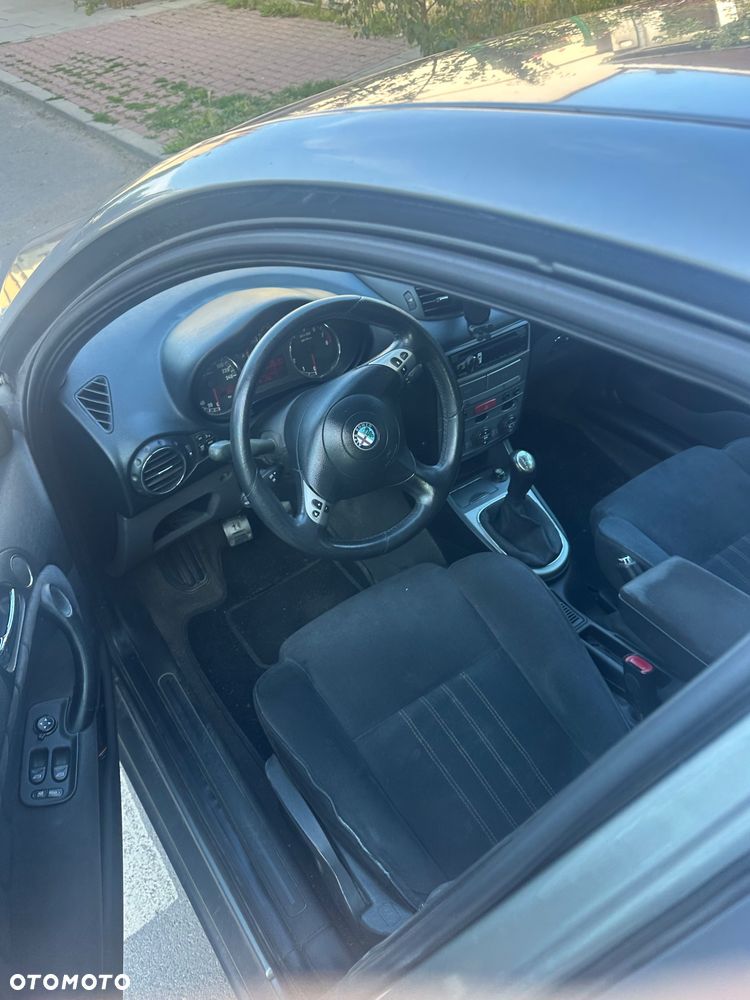 Alfa Romeo 147 1.6 Twin Spark Distinctive - 9