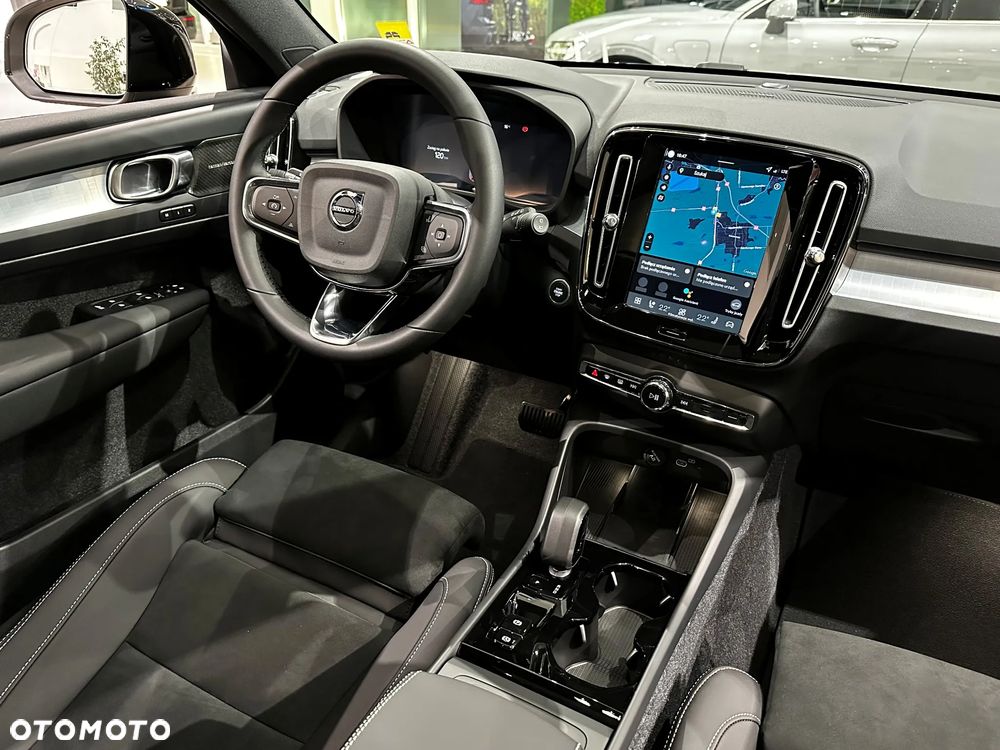Volvo XC 40 B4 Plus Dark - 9