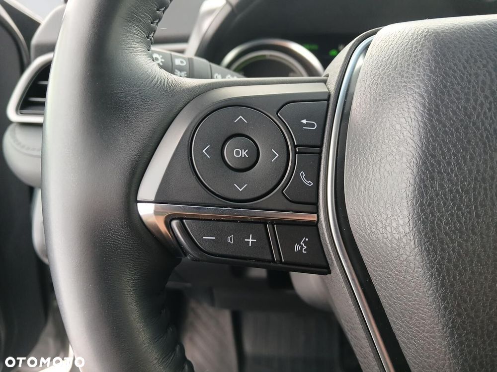 Toyota Camry 2.5 Hybrid Executive CVT - 24