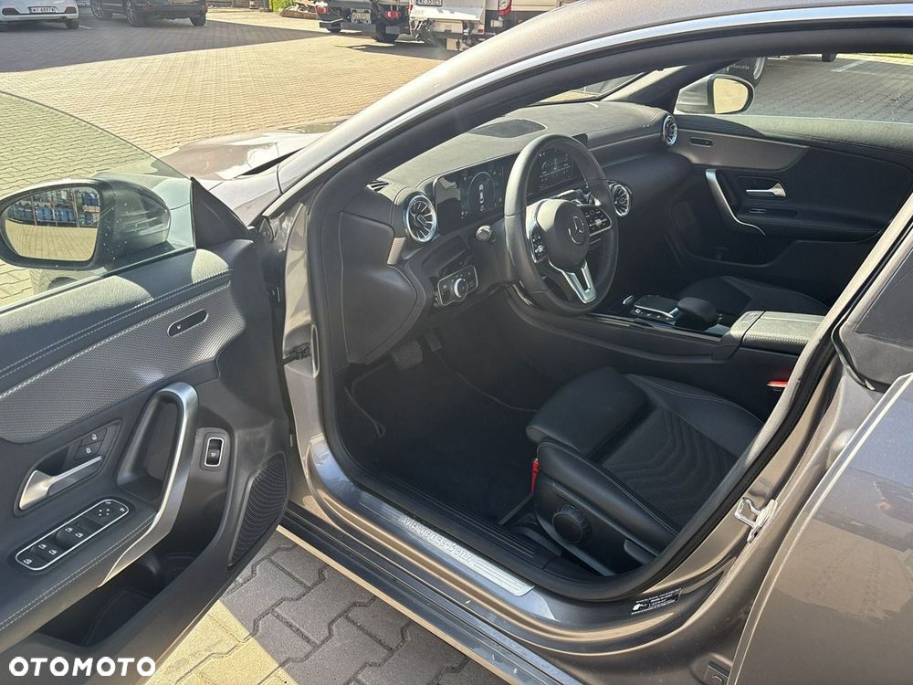 Mercedes-Benz CLA 180 7G-DCT Progressive - 11